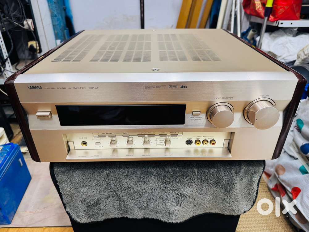 YAMAHA DSP-A1 7.1 CHANNEL AMP