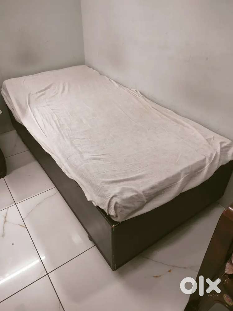 Single bed with storage and matress