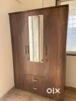 MANUFACTURER THREE DOOR WARDROBE