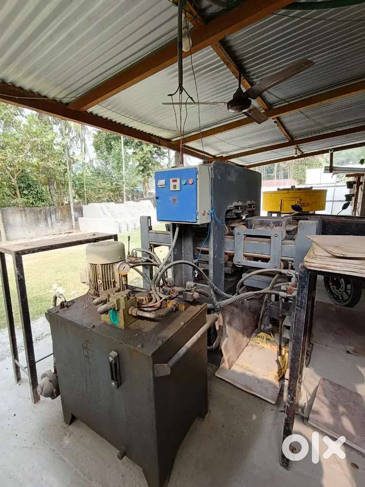 Cement bricks and paver blocks making machine