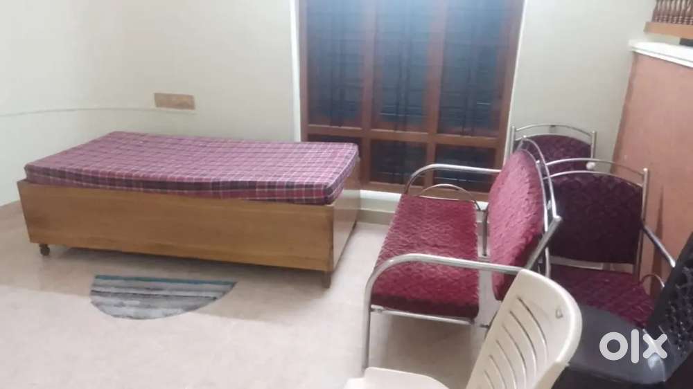 ROOMS AVAILABLE FOR LADIES