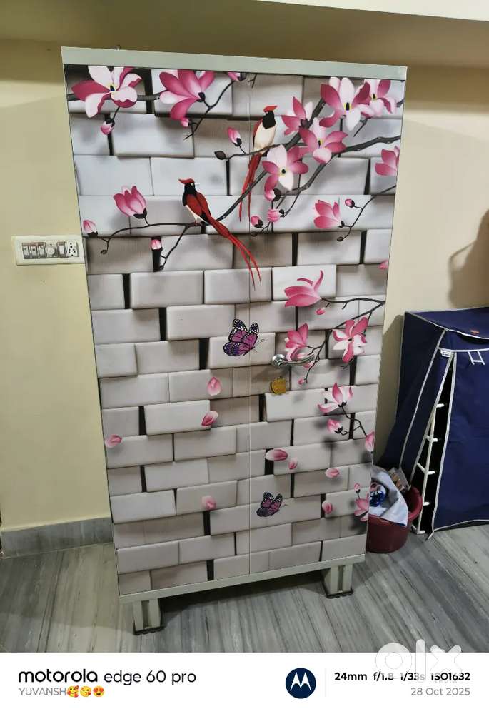 3 days old iron  almirah