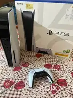 Ps5 disc version with bill box and 2 controllers both with box