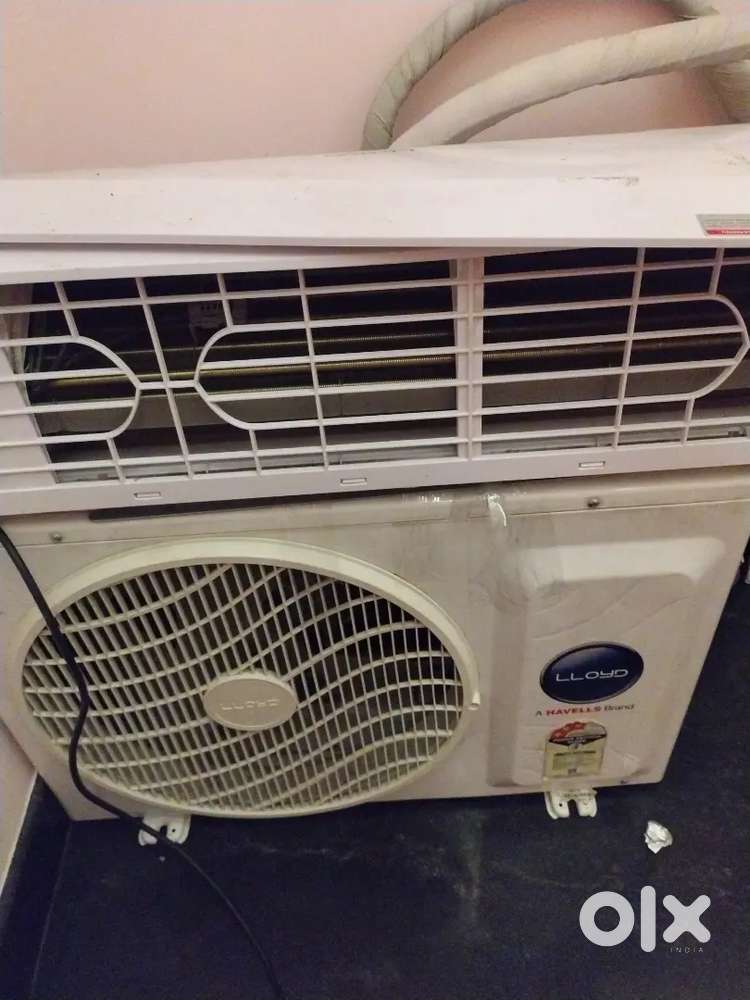 Lloyd AC with compressor