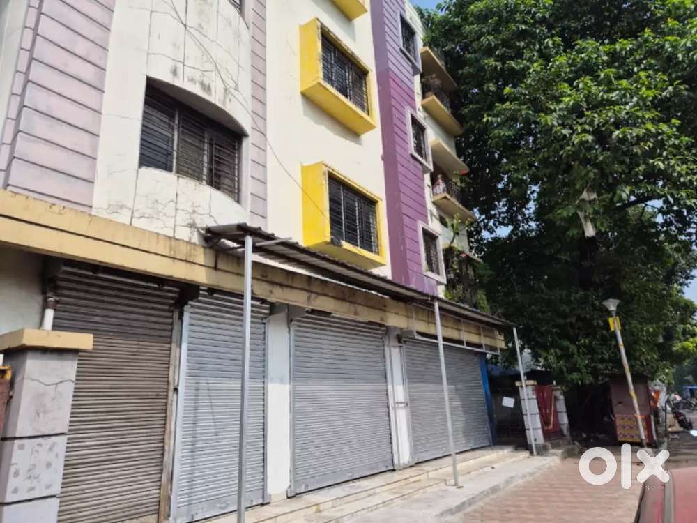 575 sft Showroom space rent - 1 lakh Prince Anwar Shah conector