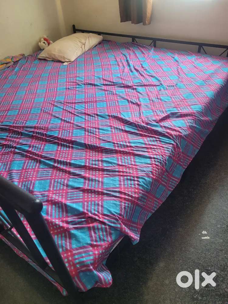 2 years old King Size Metal cot with Mattress 2 years old