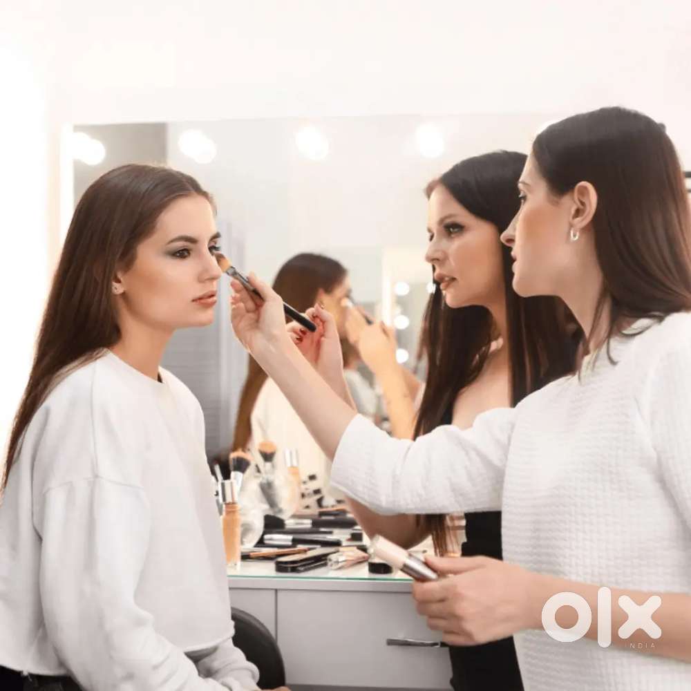 GOOD OPPORTUNITY #UNISEX SALON MAKEUP VACANCY AVAILABLE .