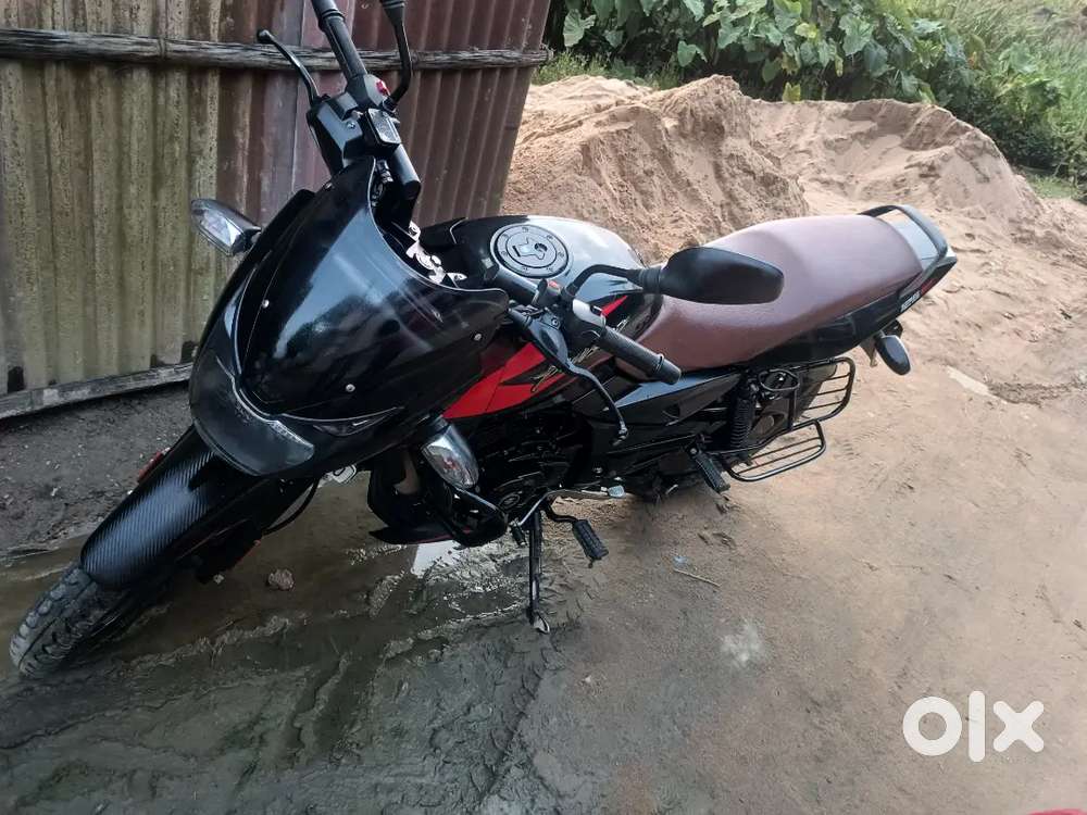 Bs6 almost new condition abs front disc and new battery