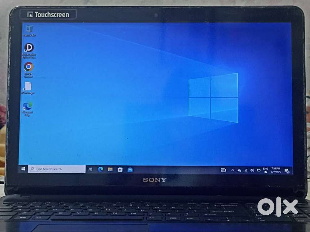 Sony VAIO Touchscreen Laptop - Core i3 / 4GB RAM / Win 10 Pro - Good C