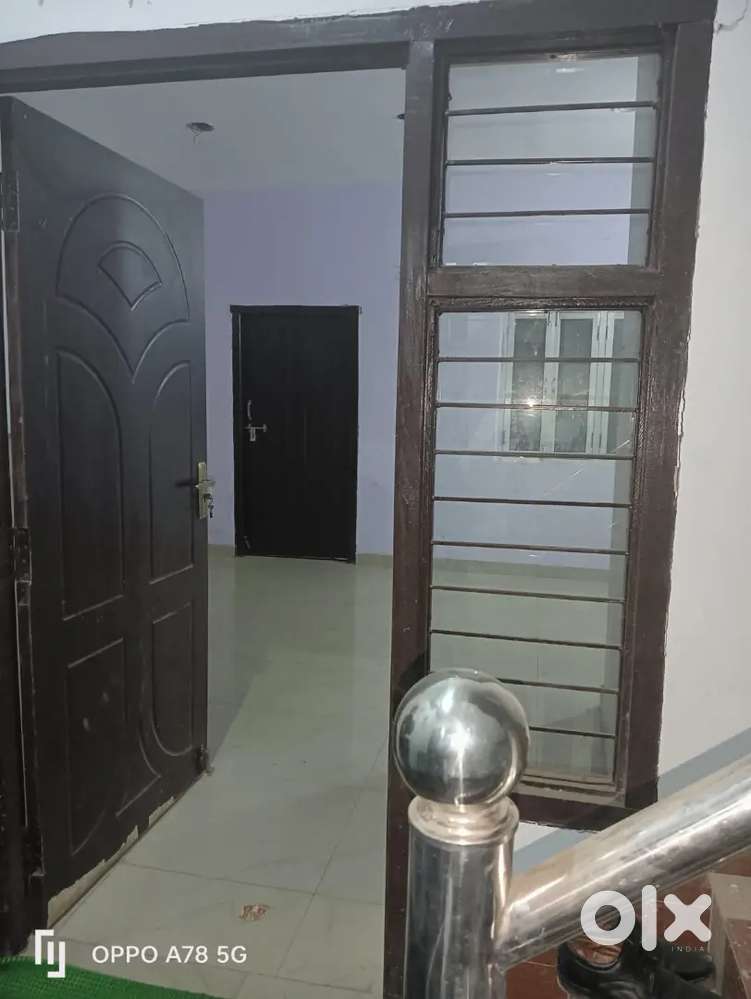2/3bhk house only for family Gomti Nagar