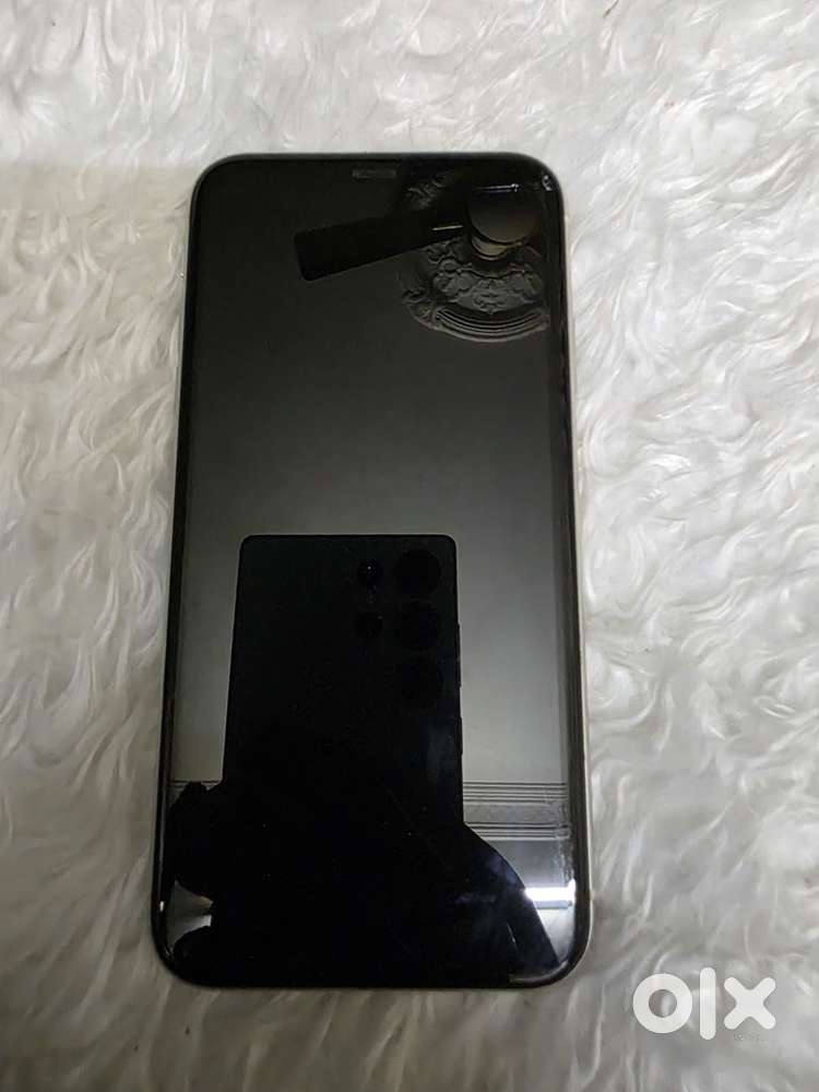 Iphone 11(64GB) - Excellent Condition,Original Box,charger & Headphone