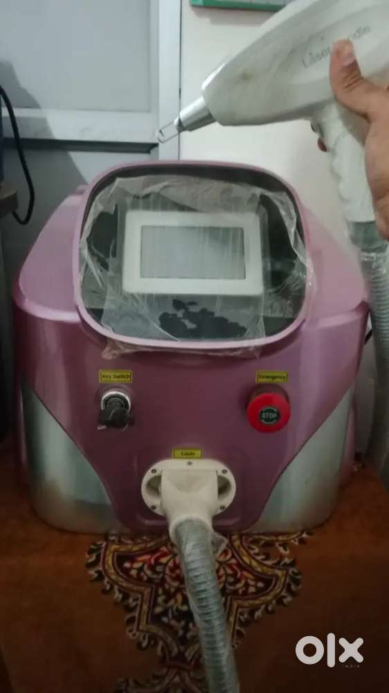 Tattoo removal machine
