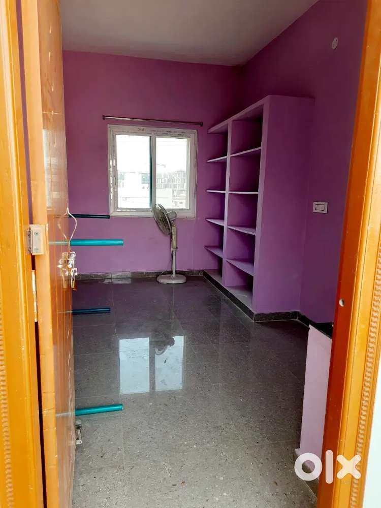 Penthouse room available for Single working employee