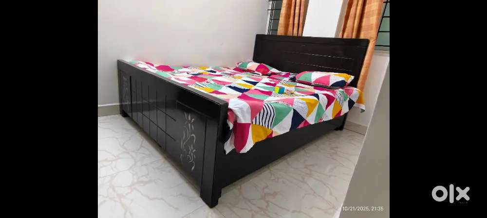 Queen size bed for sale