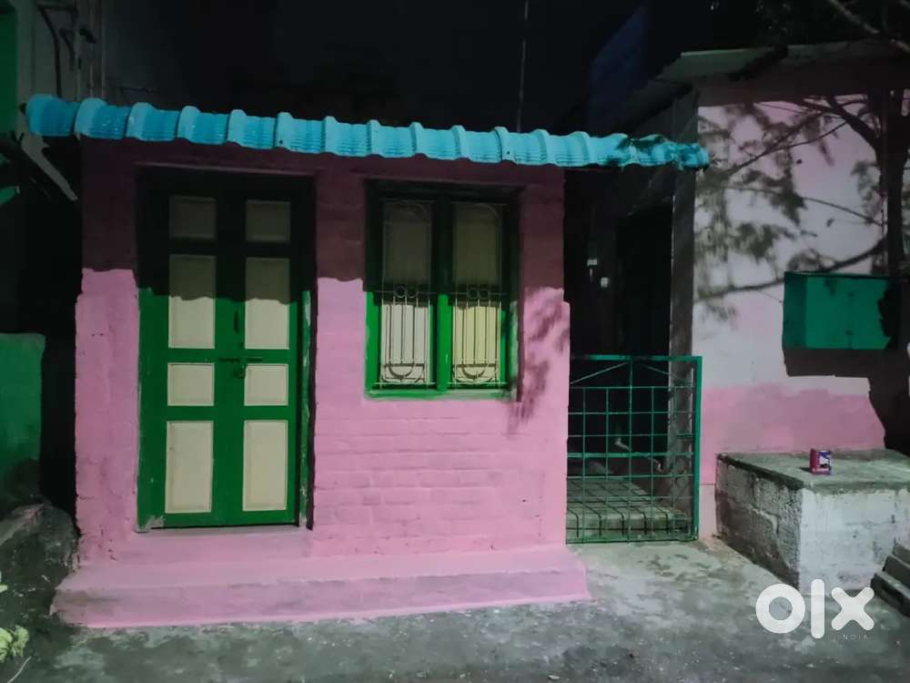 Room for bachelor's for rent near guru theatre in madurai