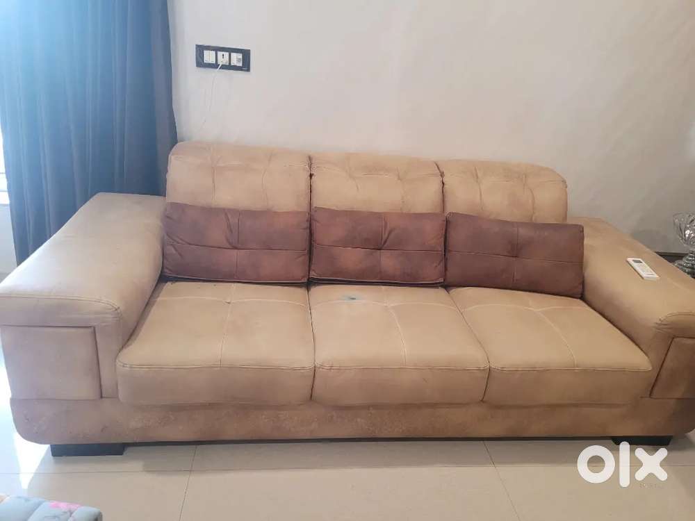 5 seater sofa and central table