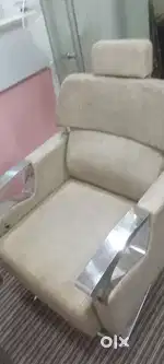Saloon chair