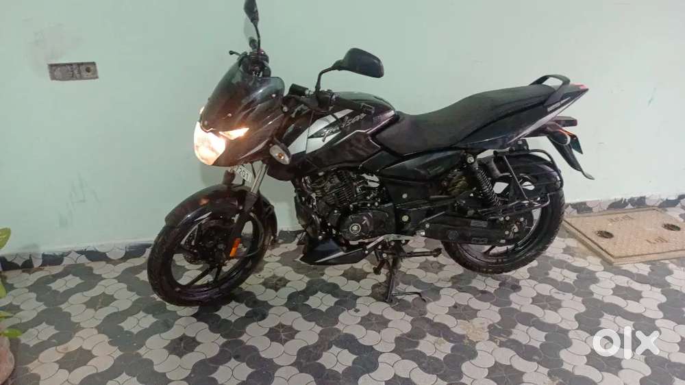 Pulser 125 Top Model