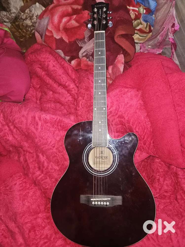 Guitar acoustic