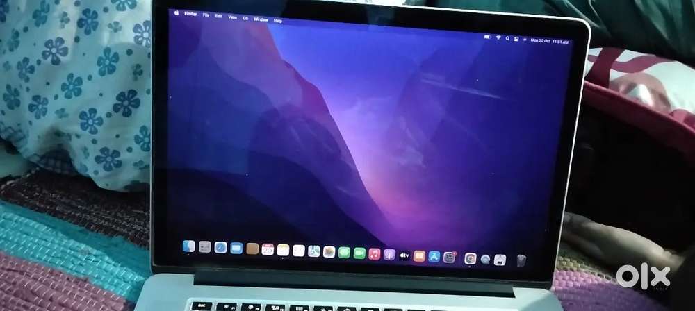 MacBook Pro 15” (i7 / 16GB RAM) – Original Box & Charger