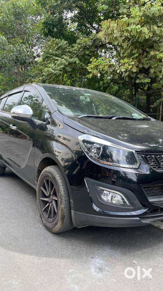 Mahindra Marazzo (2020) Mahindra Ma8 seater BLACK 2 TV display