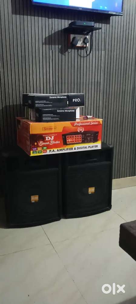 Amplifier mixture machine with 4 Mic