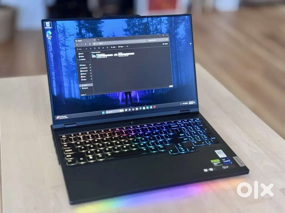 RTX 4090 Lenovo Legion Pro 7i Gen 8 16 QHD+ 240 Hz,