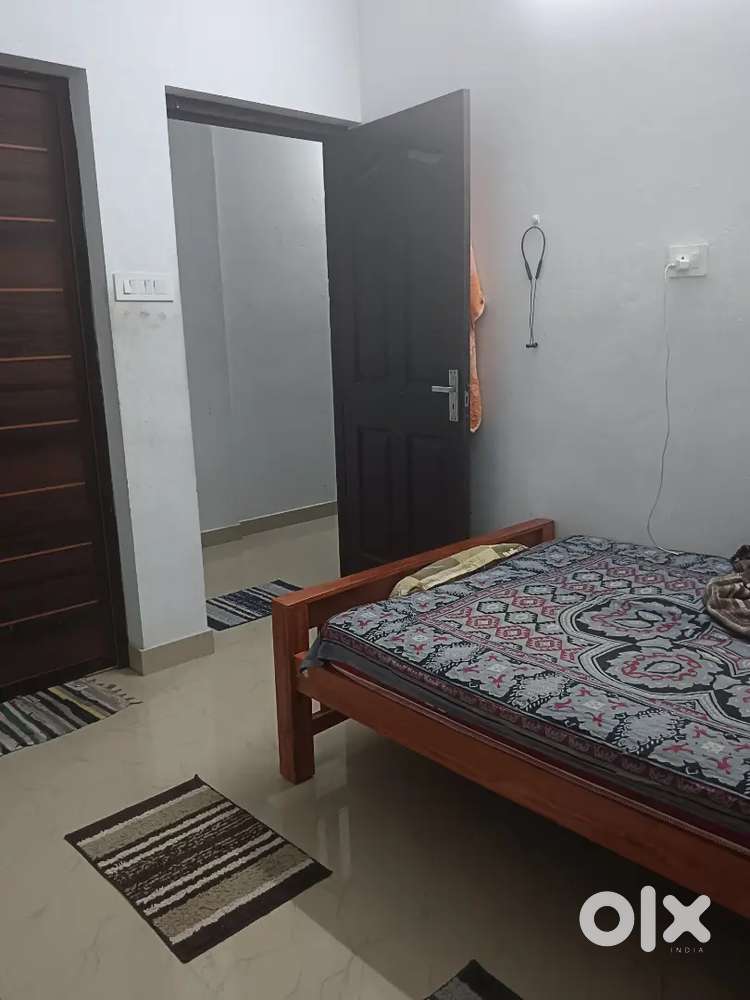 Rooms for rent at edapally vattekunnam