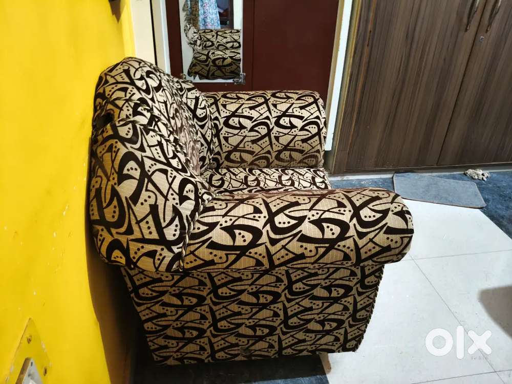 10000 rs ek dam me sofa set bechna hai no bargaining cash on delivery