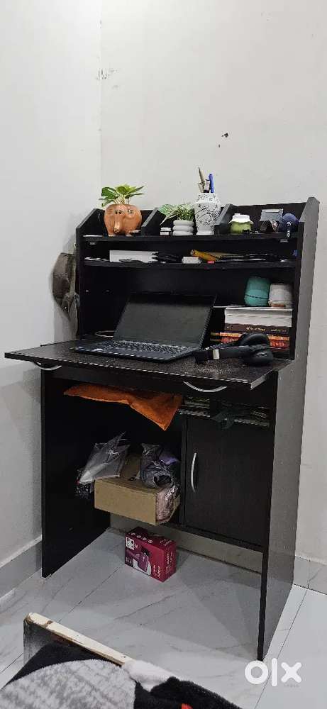 modern office computer table