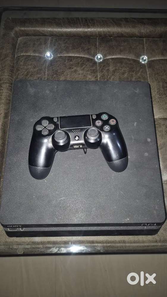 Ps4 slim 1tb with one remote controller