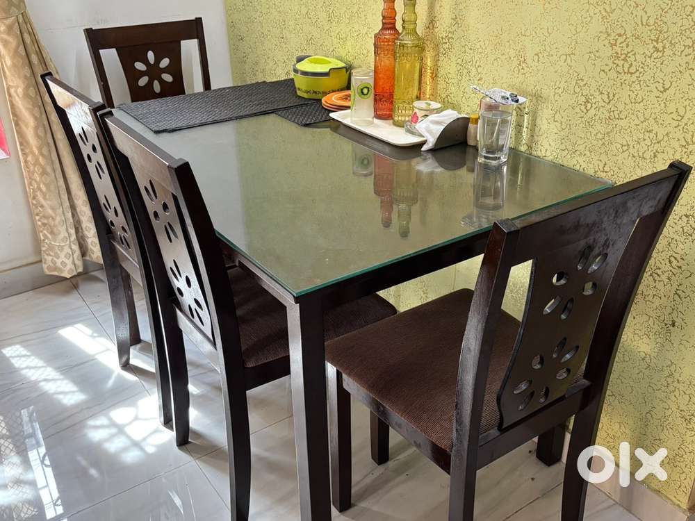 4 seater dining table with chairs