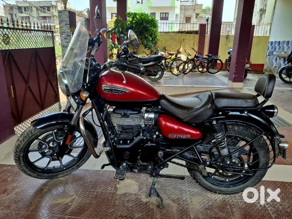 Royel Enfield meteor supernova red