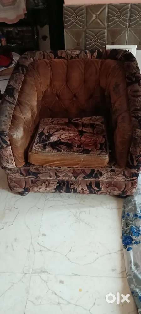 Sofa bech rahe