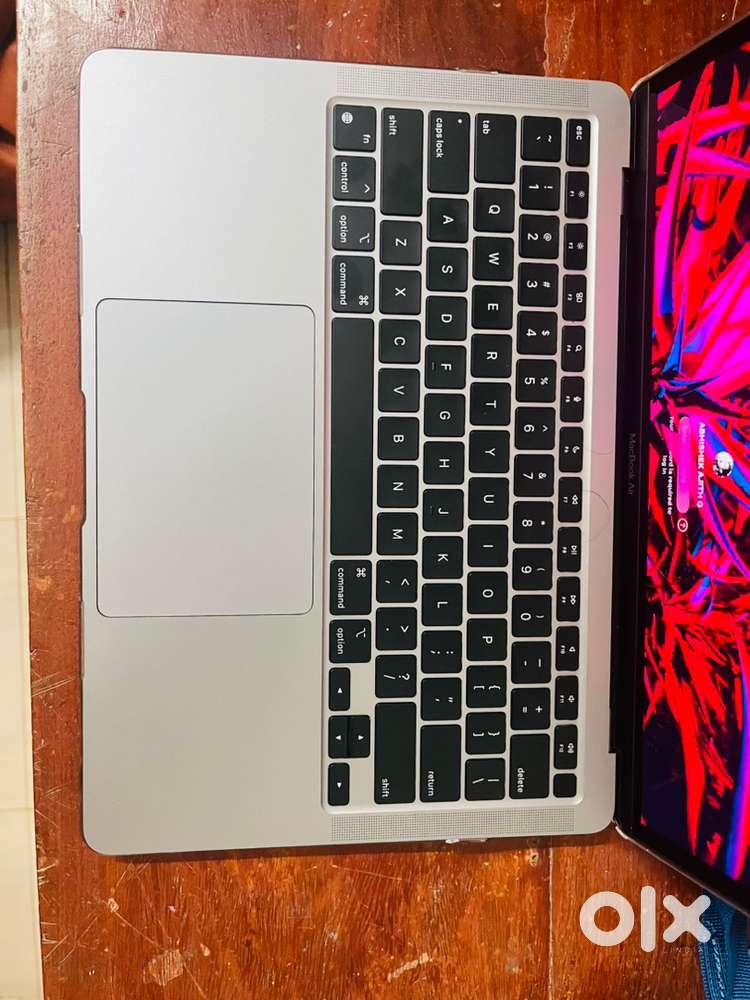 Macbook air m1 clean product with apple warrenty until feb 8gb 256gb