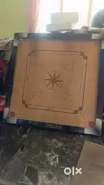 Carrom board