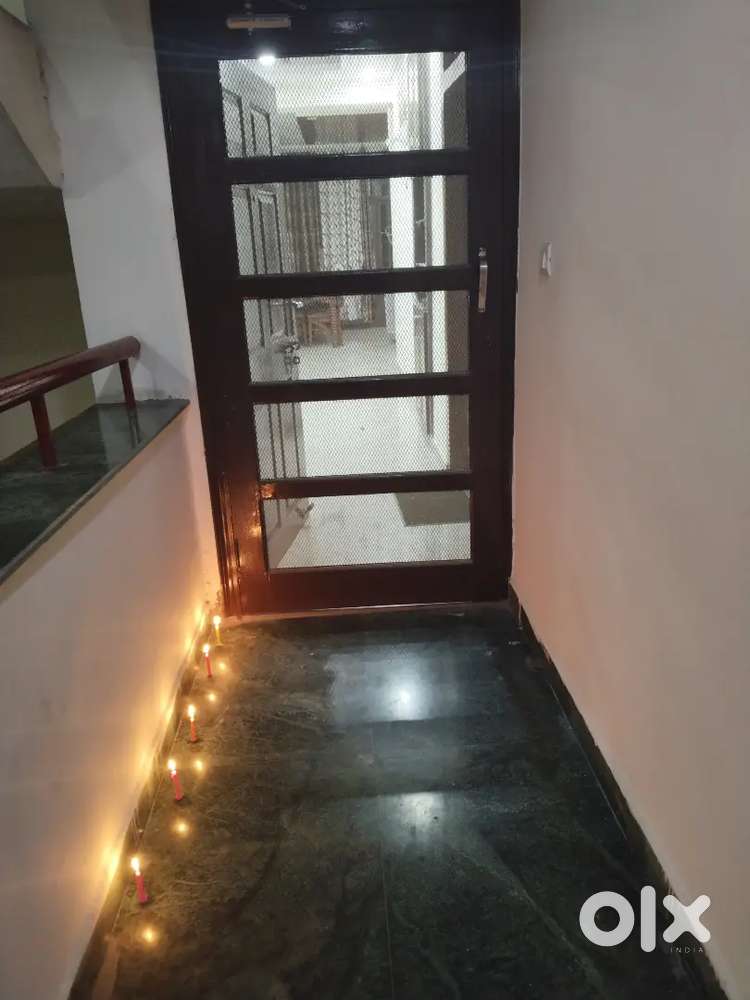 Need female flatmate in 3bhk fully furnished flat