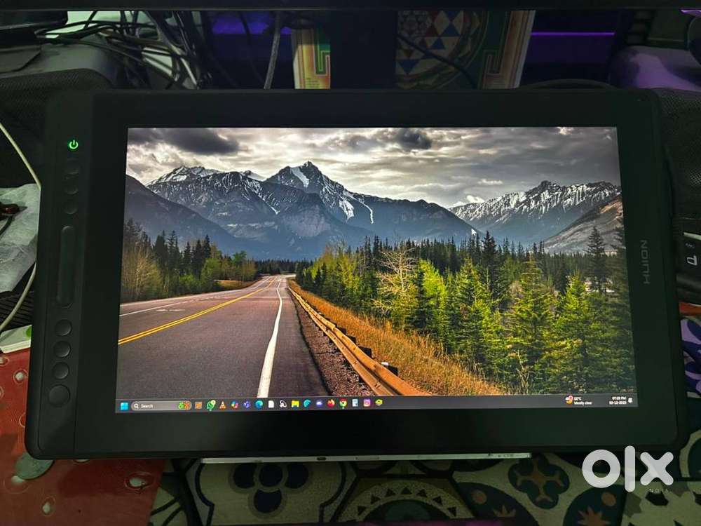 HUION KAMVAS Pro 16 Drawing Tablet with Screen