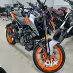 KTM Duke 200, less driven