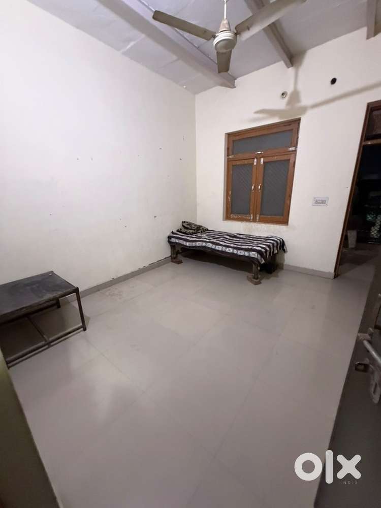 1 floor availble nearby tajmahal