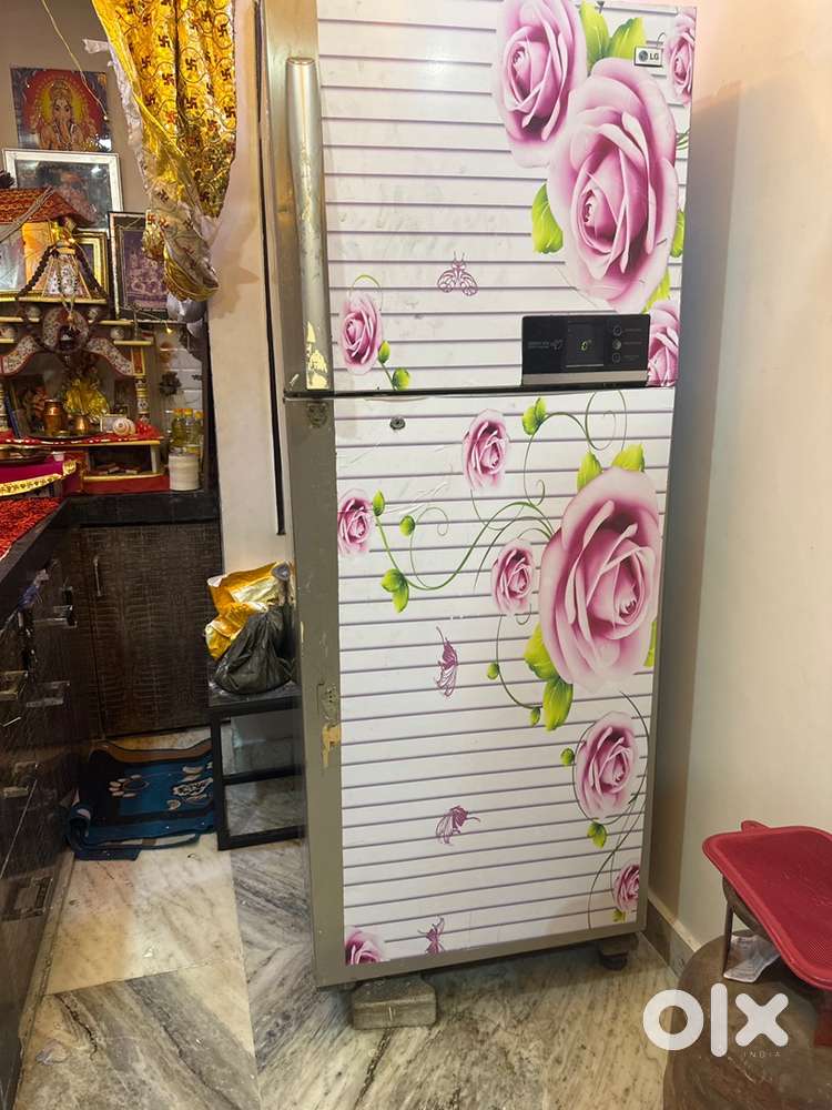Double door refrigerator