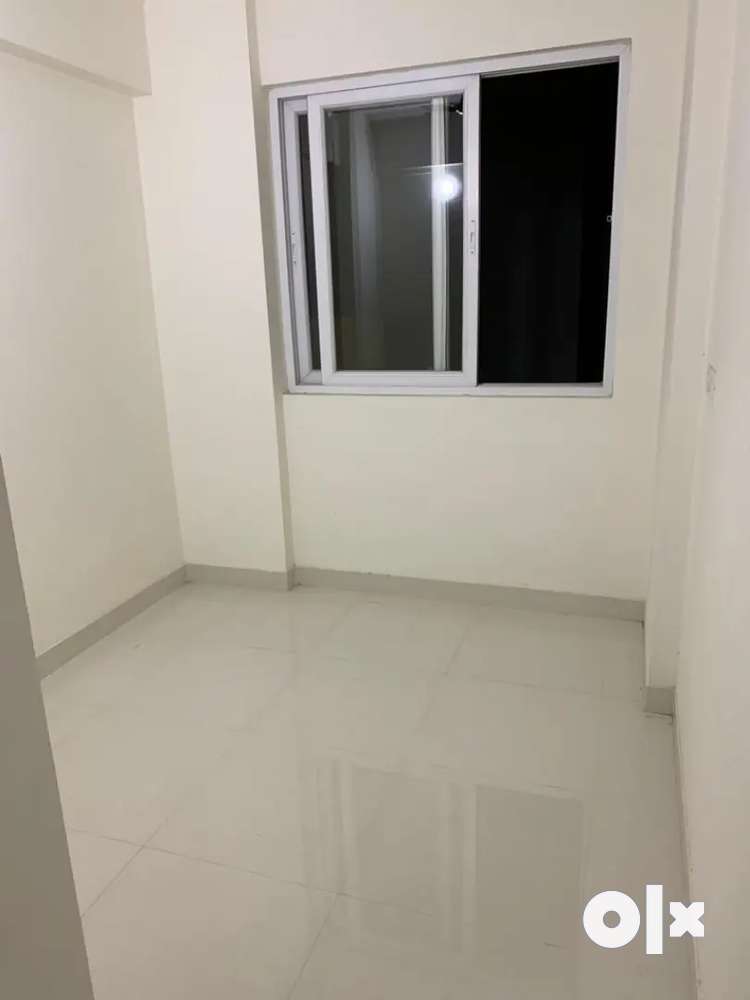 3 bhk , semi furnished flat available for rent in omaxe