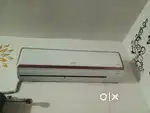 Hetachi 2 ton ac running hai  4 year old