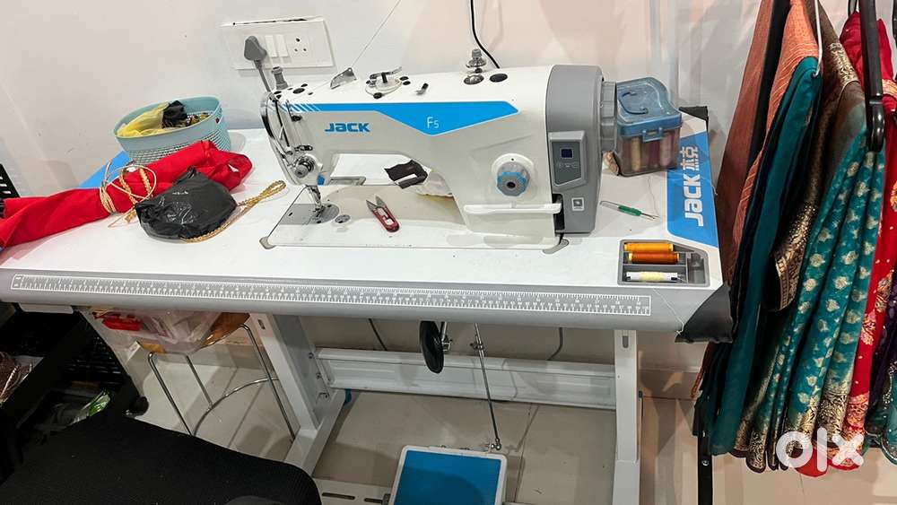 Sell boutique shop fully furnished shop ready to move