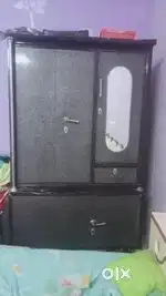 Shift ho rahe hain isliye  bech rahe hain