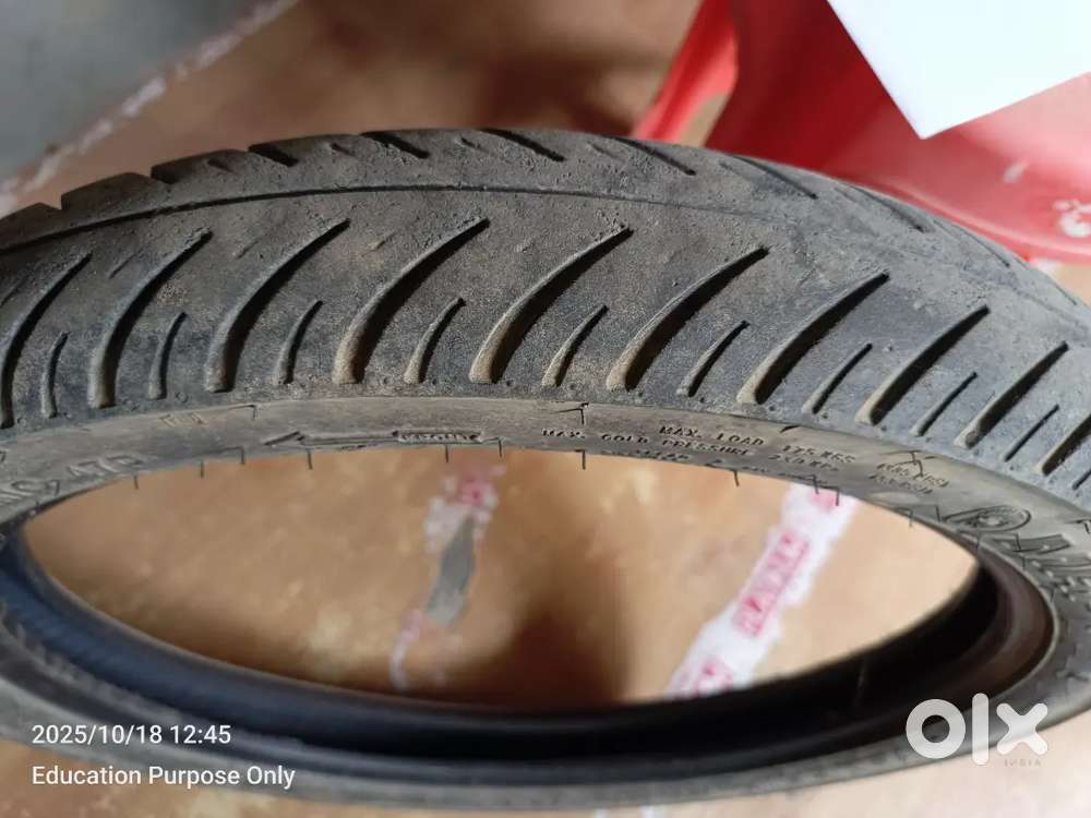Hero Splendor अगला टायर MRF Tubeless