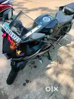 R15 v4 black less running