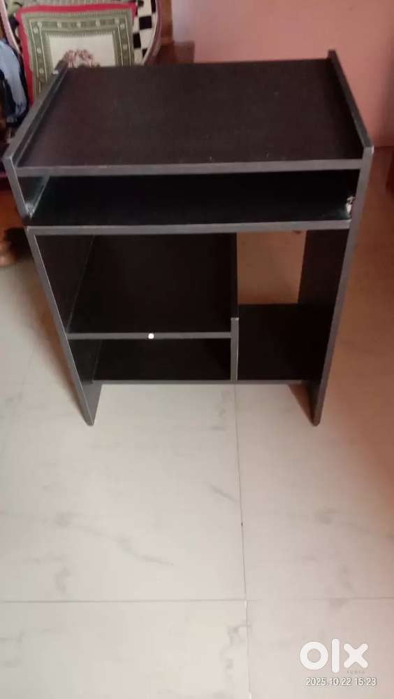 Computer desk