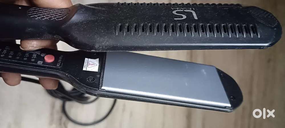 2 HAIR STRAIGHTENER AND HAIR DRYER