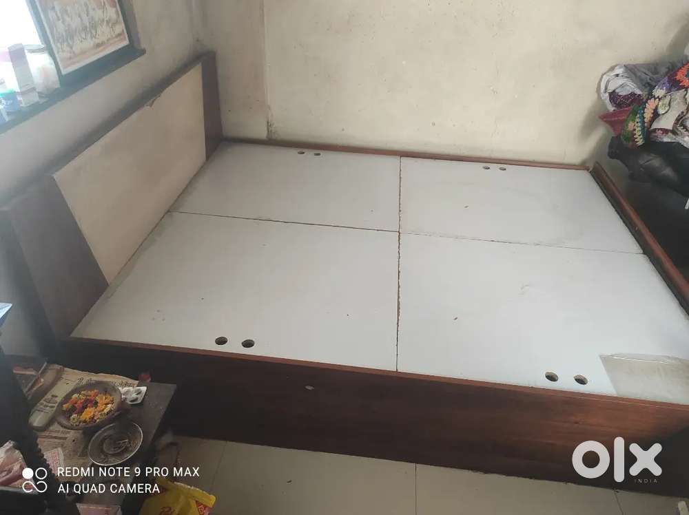 Queen size bed for sale